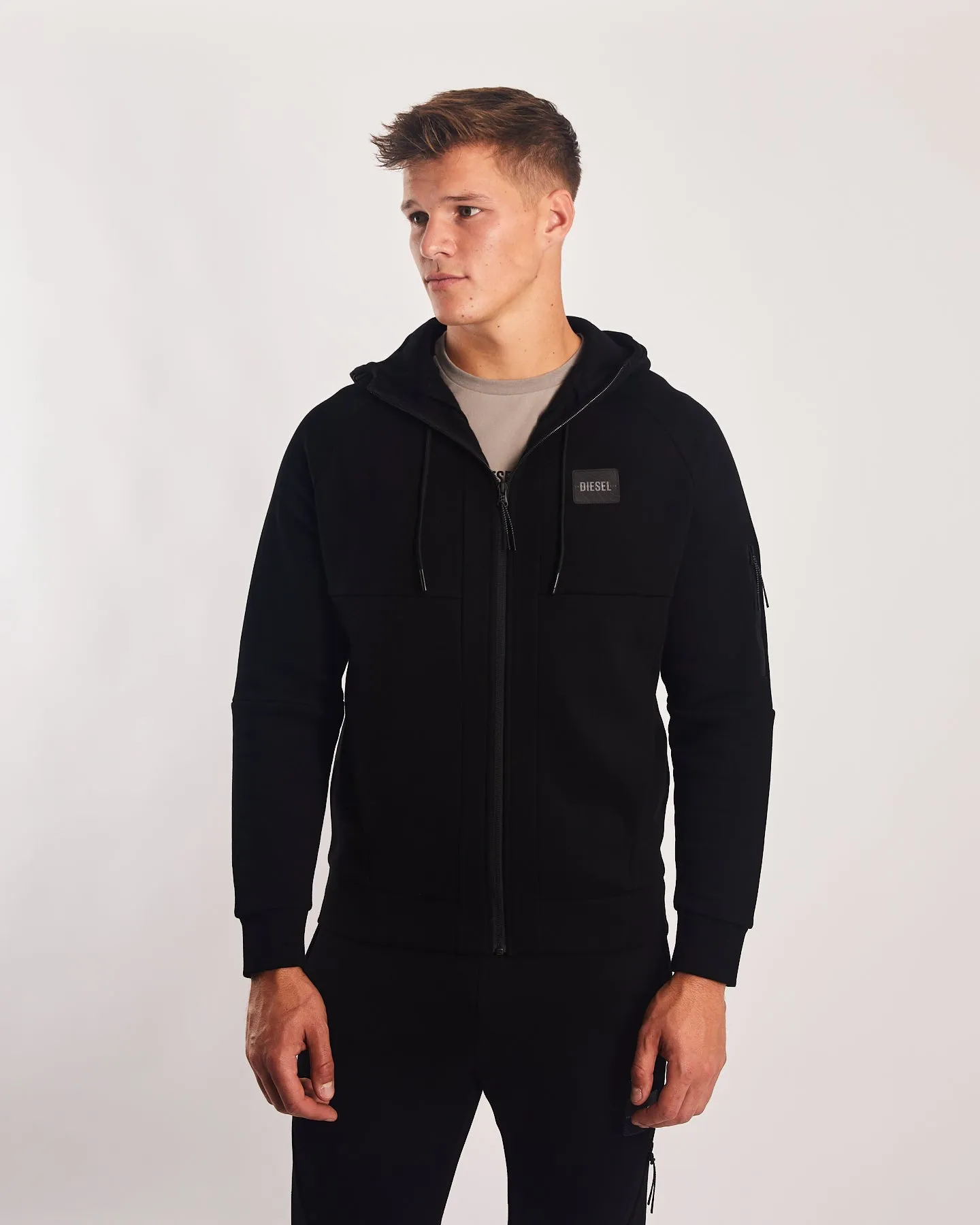 Black Omeo Zipper