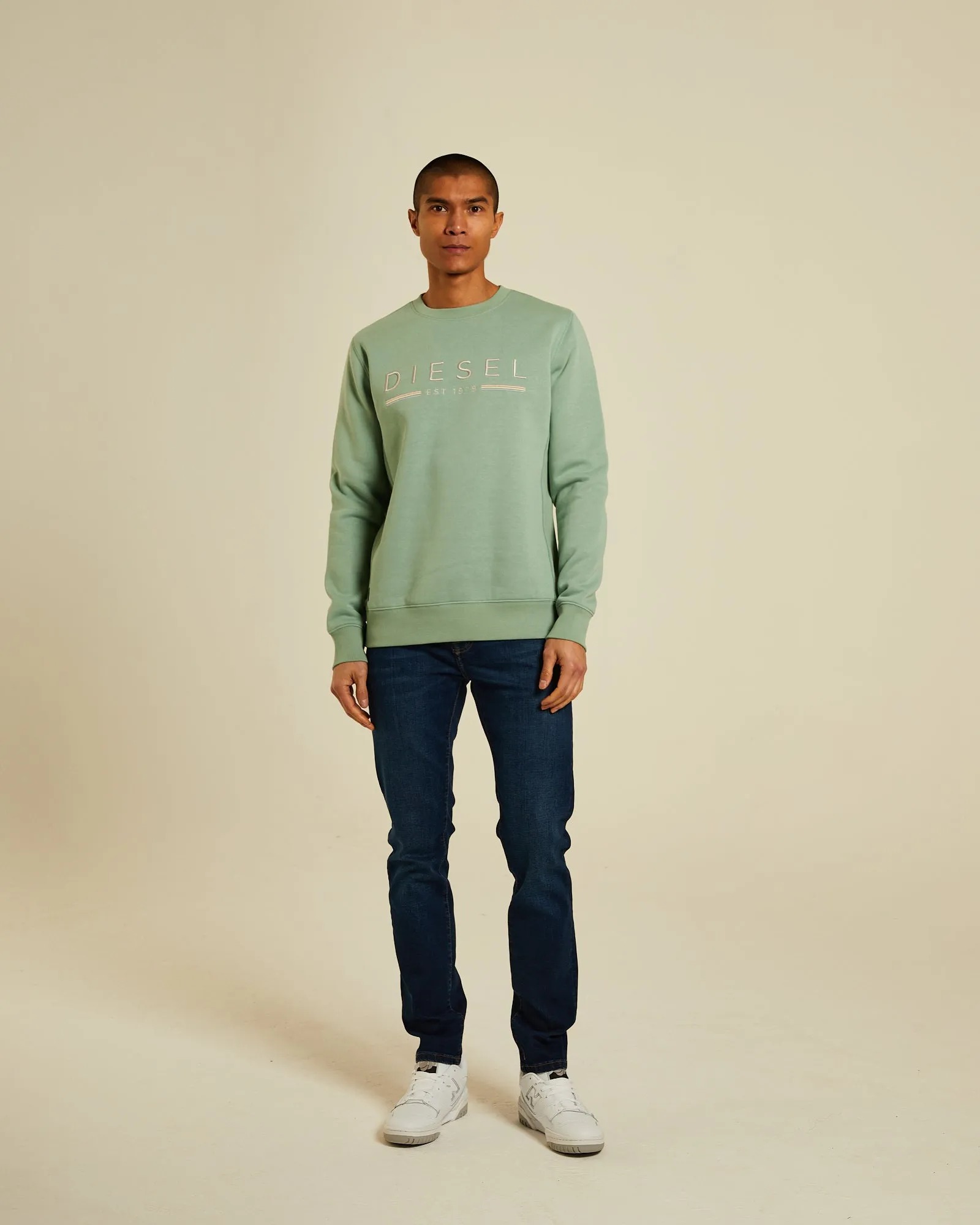 Frankie Sweatshirt in Surf Green.