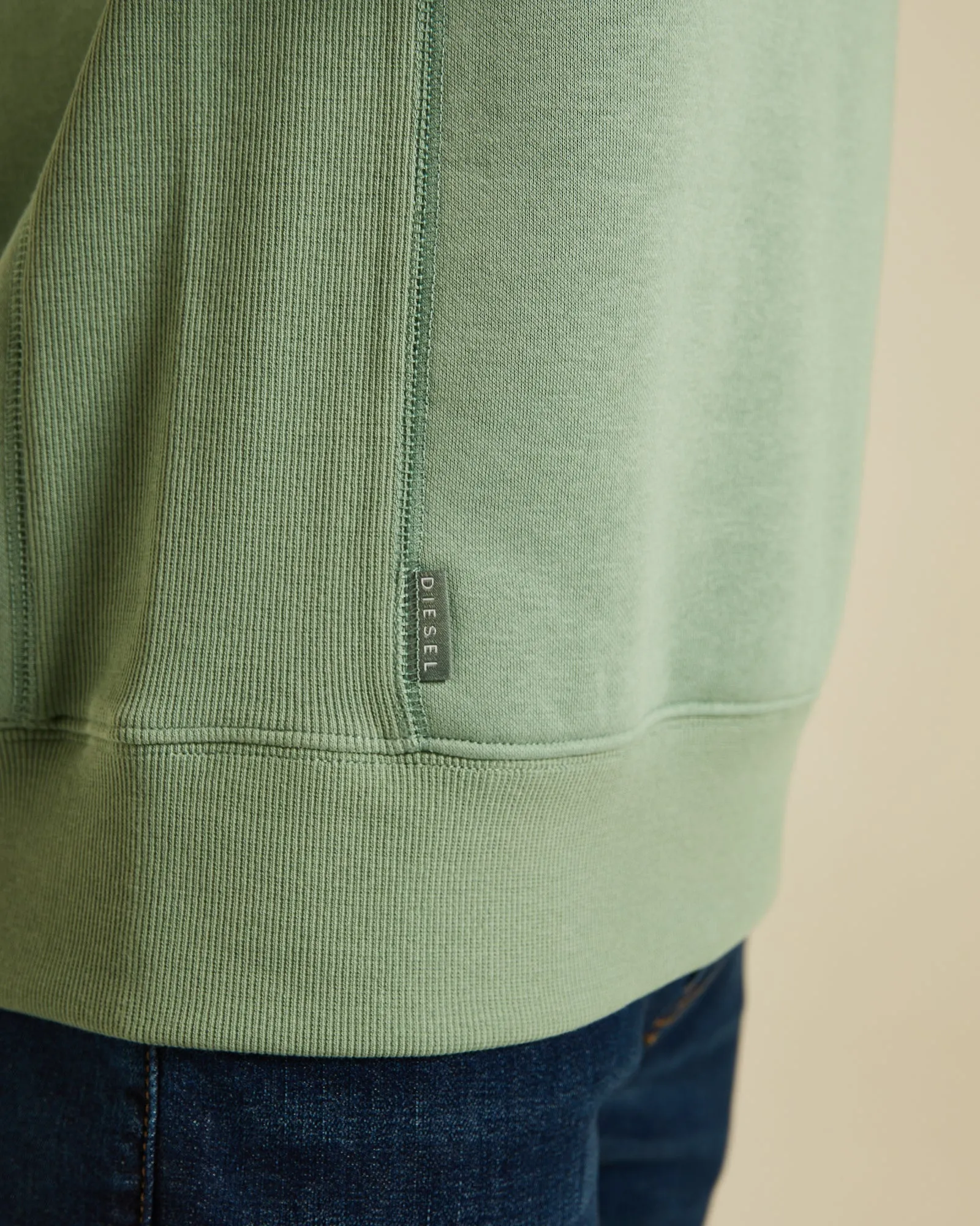 Frankie Sweatshirt in Surf Green.