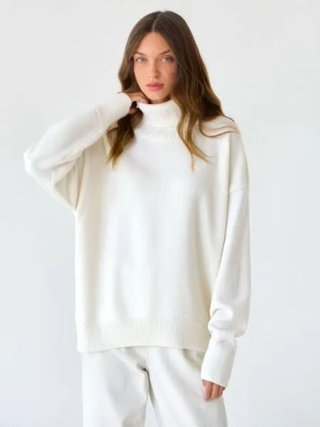 Solid color women's turtle neck sweater